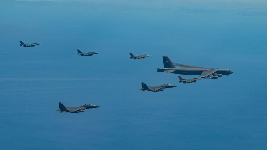    Фото: www.globallookpress.com/Us Air Force Via Rok Defense Min