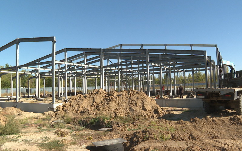    Строительство ледового дворца в Михайловке (фото Вячеслава Иванова)