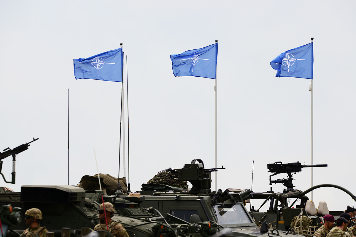 Эксперт объяснил, как альянс оправдывает свой огромный военный бюджет.  Фото: служба распространения визуальной информации Министерства обороны США / dvidshub.net / U.S. Army photo by Charles Rosemond, Training Support Team Orzysz (Public Domain)