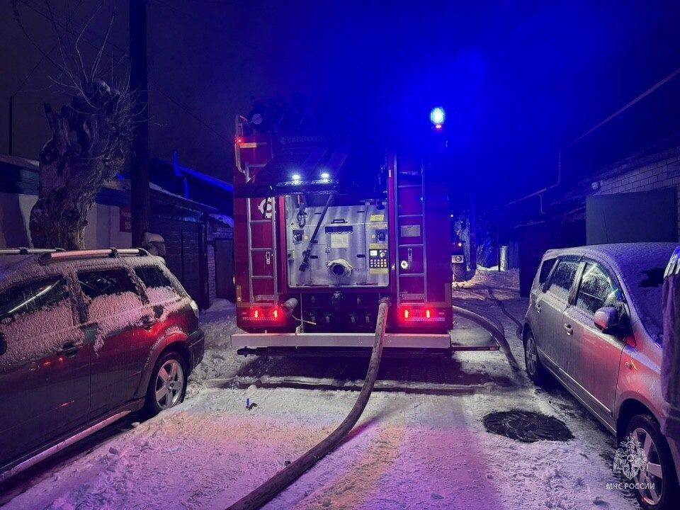    Ночной пожар в Барнауле. Источник: t.me/mchs_altkray