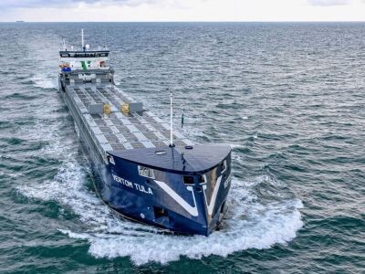    В Нидерландах запустили первую солнечную станцию на корабле