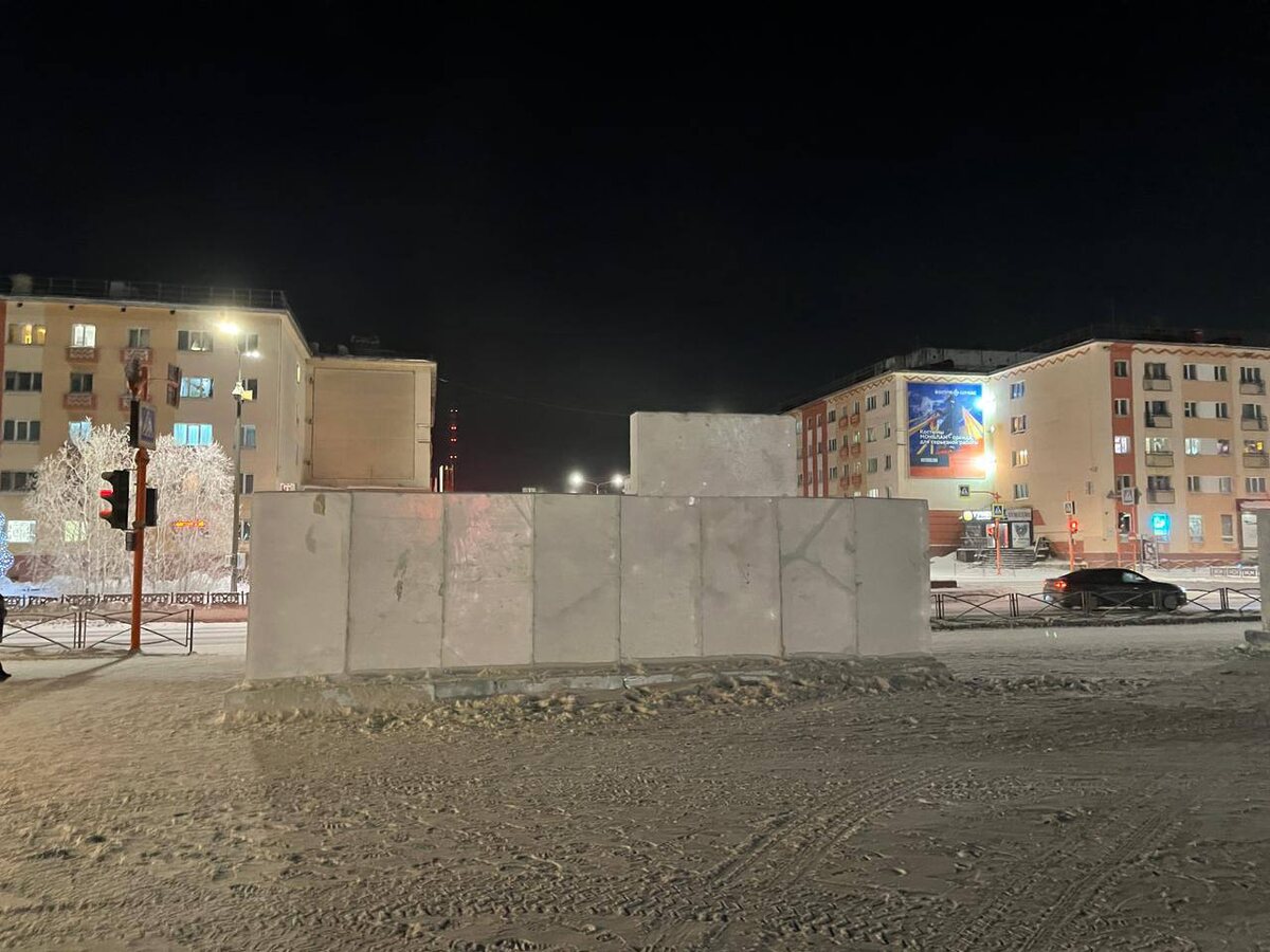     В Норильске заготовили лед для новогодних городков