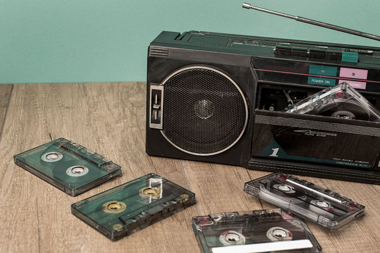    Знакомые Сальцина просто украли магнитофон, как им казалось тогда, совершенно из благих побуждений — чтобы вернуть «долг» своему товарищу.   
Фото: ru.freepik.com