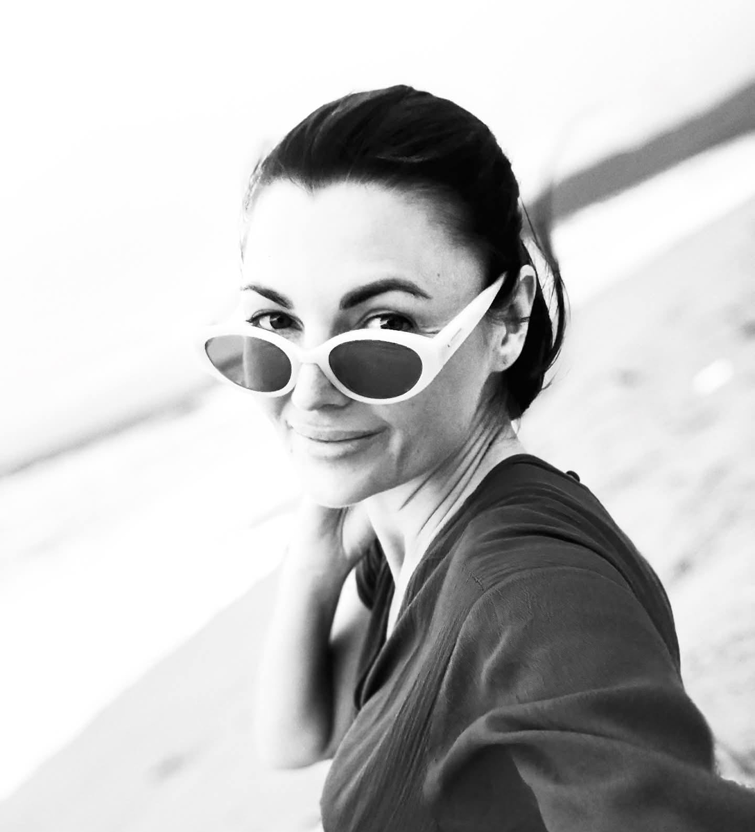 Юлия выглядела  намного моложе своих лет. 