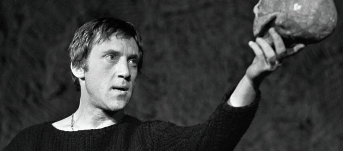 Высоцкий в роли Гамлета.