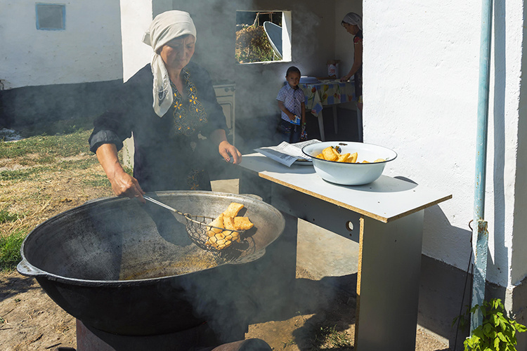    По мнению Газиза Абишева, легализация многоженства может привести к тому, что будущим поколениям придется жить «в менее благоприятном для женщин обществе».   
Фото: © GTW / imageBROKER.com / www.globallookpress.com