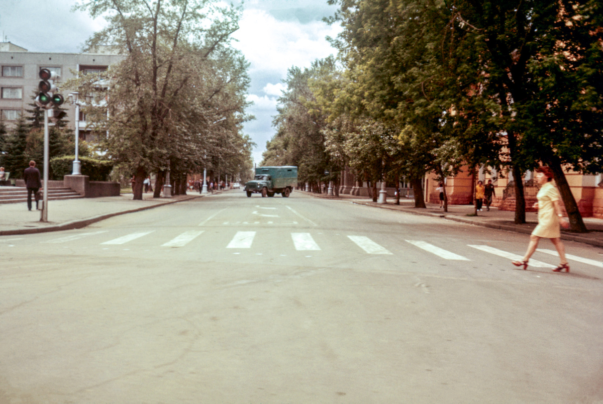Много зелени. Дороги 50 лет назад были чище и качественнее.