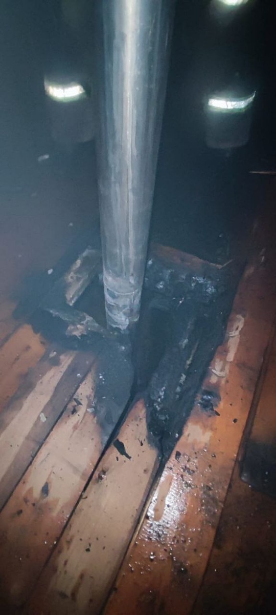    Дачный дом загорелся в Прионежском районе© Госкомитет Карелии по безопасности населения