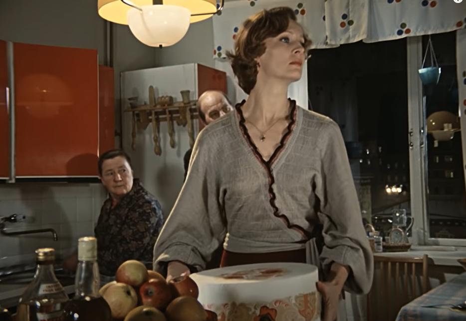 Кадр из фильма «Служебный роман» (1977). Скриншот.