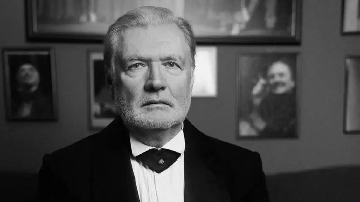    Народный артист России Владимир Симонов.