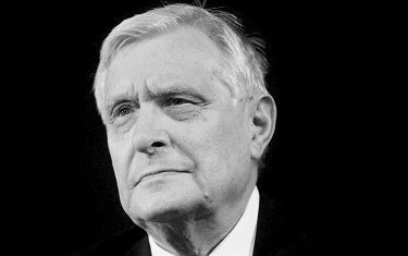 Советский и российский актёр, общественный деятель; народный артист СССР (1984), лауреат Государственной премии РСФСР им. братьев Васильевых (1979). В 1990—1993 годах — народный депутат России. С 1959 года — артист РГАБДТ им. Г. А. Товстоногова.