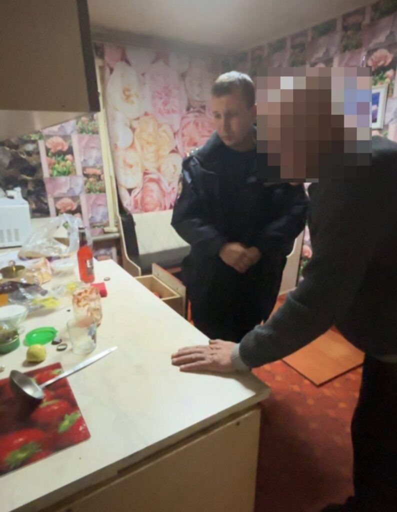     В Красногвардейском районе пенсионер ударил ножом 25-летнего мужчину Оренбуржье
📷    В Красногвардейском районе пенсионер ударил ножом 25-летнего мужчину Оренбуржье
