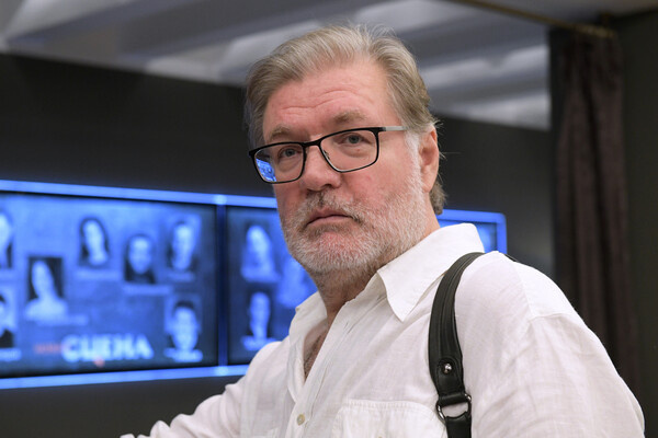 Актер Владимир Симонов во время традиционного сбора труппы Государственного академического театра имени Евгения Вахтангова перед началом 99-го театрального сезона, 2019 год / Владимир Федоренко/РИА Новости 