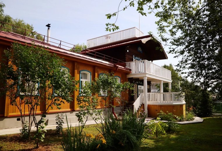     Дом Василия Каменского всегда был самым ярким в Троице