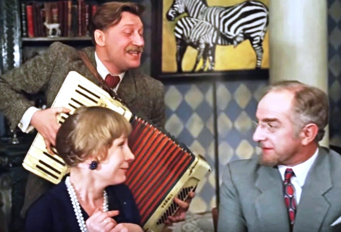 Скриншот автора. Фильм "Покровские ворота". Вечер с друзьями  - весело, интересно, занимательно!