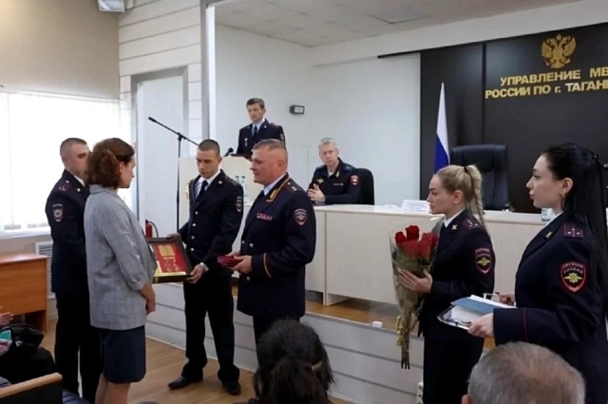    В Таганроге вдове погибшего сотрудника МВД вручили государственную награду