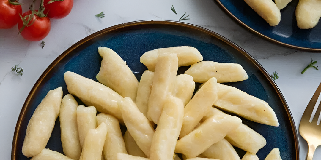 Картофель, мука, яйцо, соль и перец - это все...