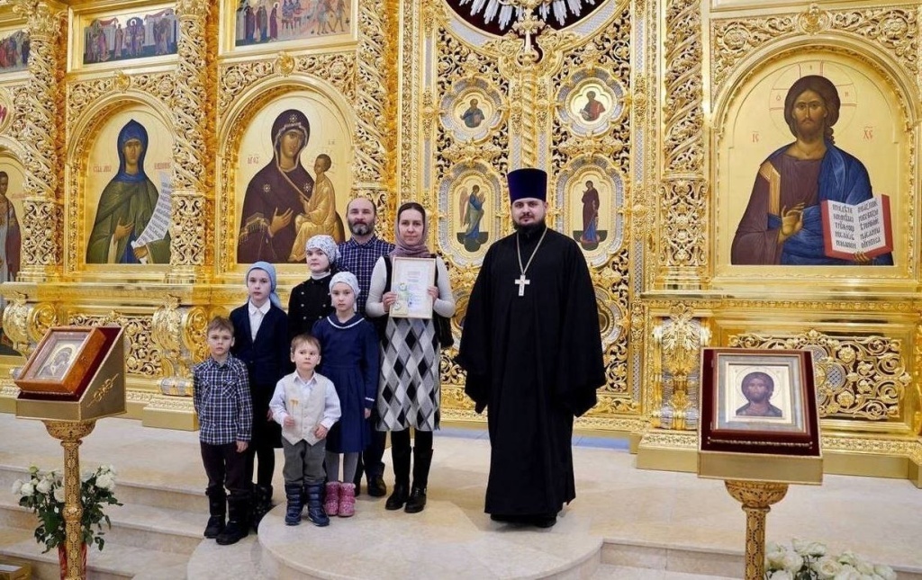 Для православных родителей проводится конкурс «Грани материнства и отцовства»