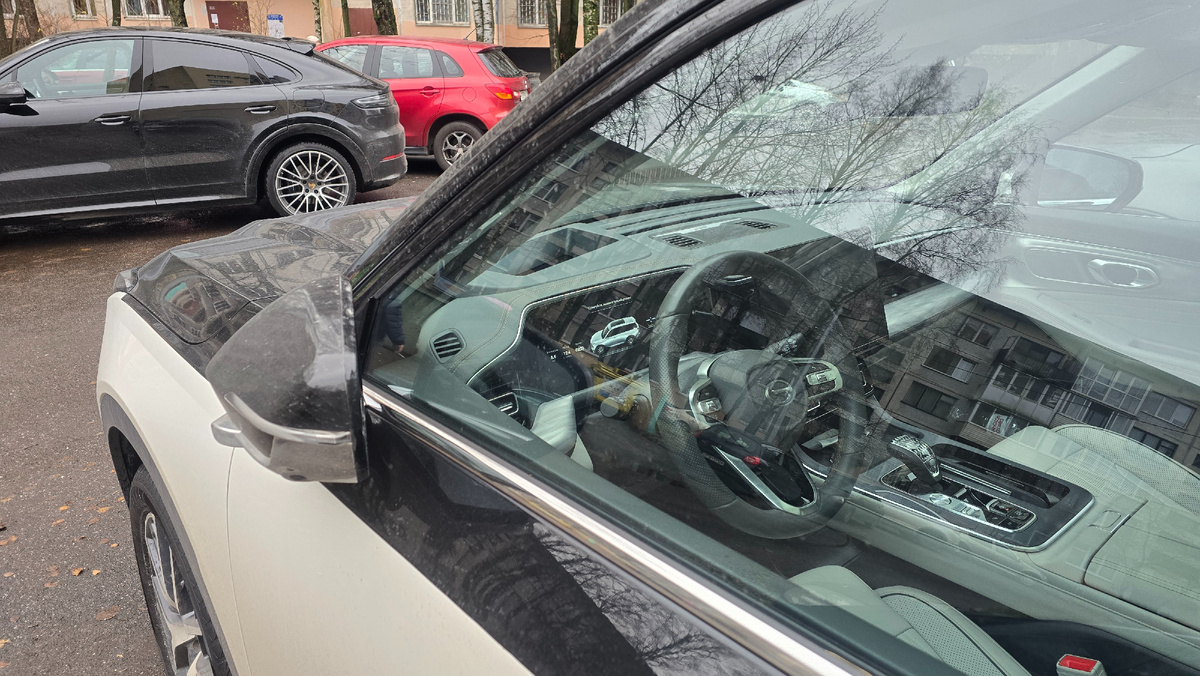 Машина закрыта, приборка горит