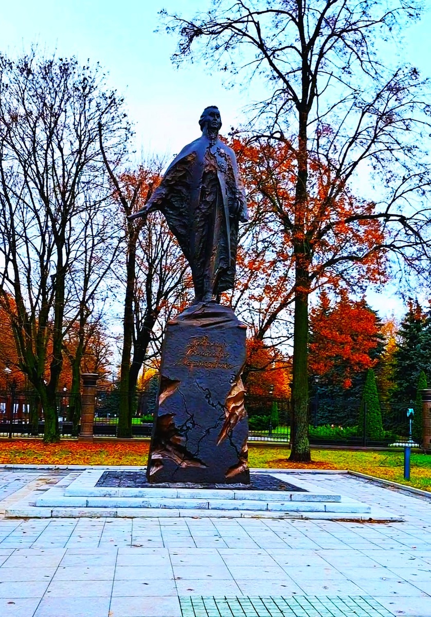Памятник Гавриилу Романовичу Державину в Останкино в Москве. Фото автора статьи