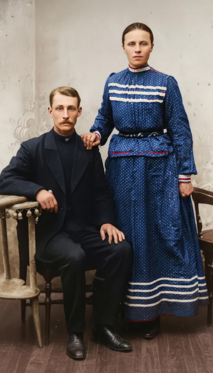 Александр Никитич и Татьяна Фёдоровна Есенины — родители поэта. 1905 г. Фото восстановлено