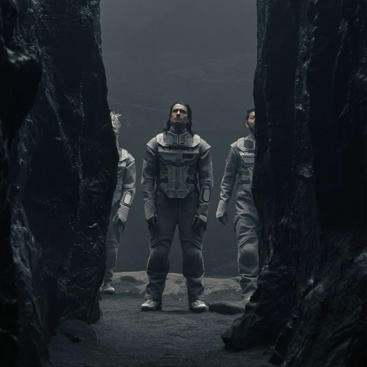 Кадр из фантастического сериала «Полдень»: экспедиция прогрессоров исследует инопланетный мир в поисках тайн Вселенной. Новый взгляд на классику братьев Стругацких, (источник: vk.com)