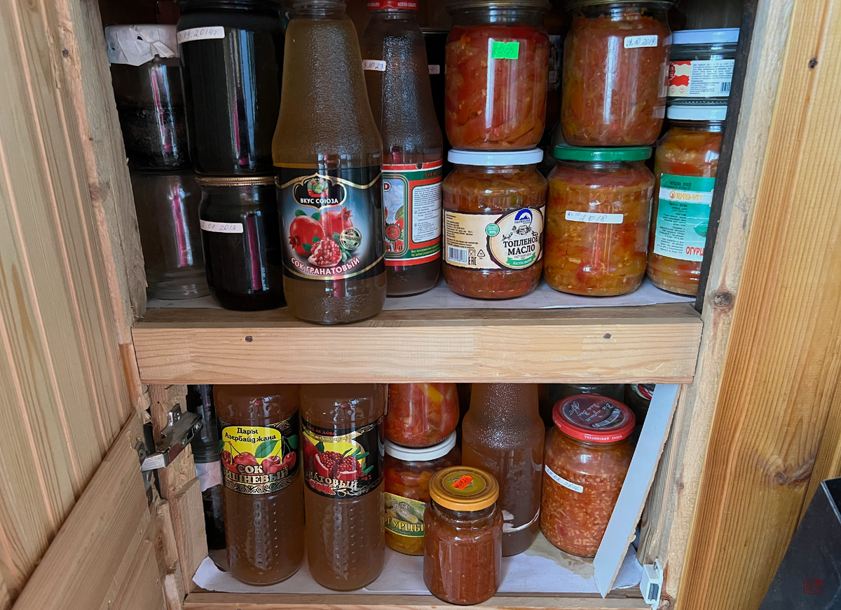 При покупке с рук нет даже гарантии свежести. Оторвать ярлычки – и поди догадайся, какого они года...