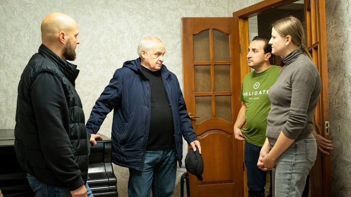    Мэр Курска навестил семью, пережившую пожар