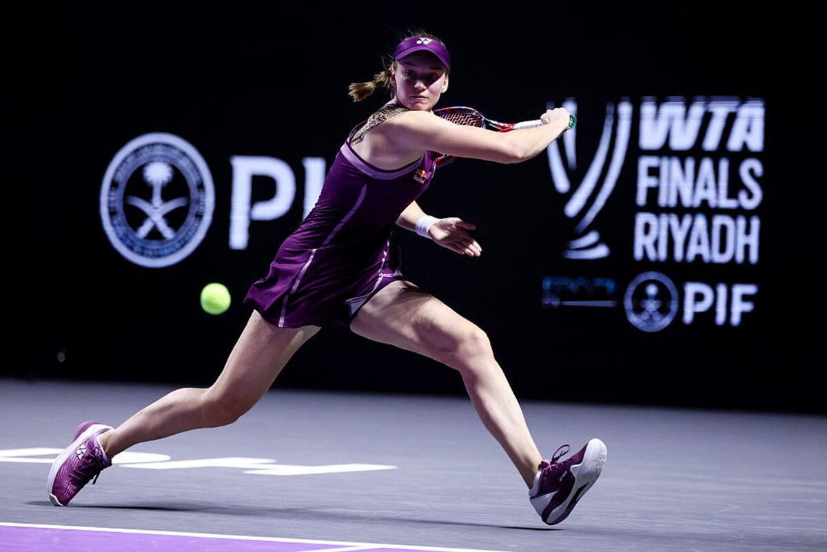 Фото: 2025 Getty Images
Елена Рыбакина на WTA Finals в Эр-Рияде продемонстрировала великолепный теннис