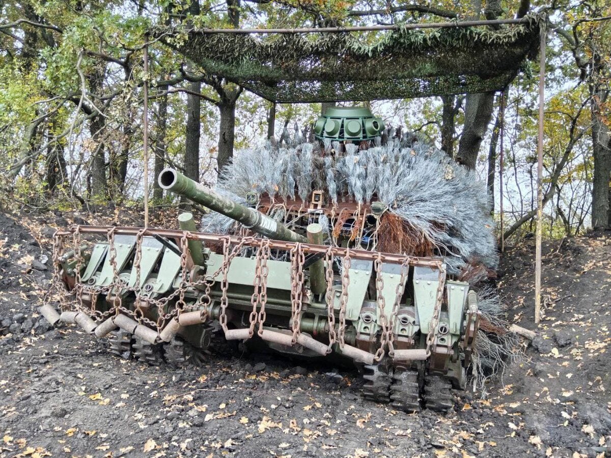   Т-80БВ в защите «Ёж»