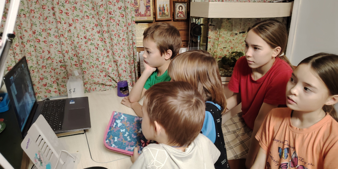 СЕМЕЙНОЕ ОБРАЗОВАНИЕ В МНОГОДЕТНОЙ СЕЛЬСКОЙ СЕМЬЕ, ОБРЕМЕНЕННОЙ ДЕРЕВЕНСКИМ КРЕСТЬЯНСКИМ ХОЗЯЙСТВОМ