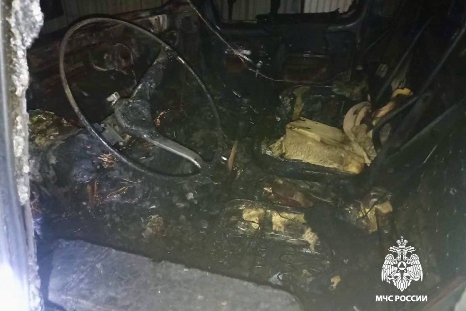    Спасателям удалось потушить фургон. Фото: ГУ МЧС по Тверской области