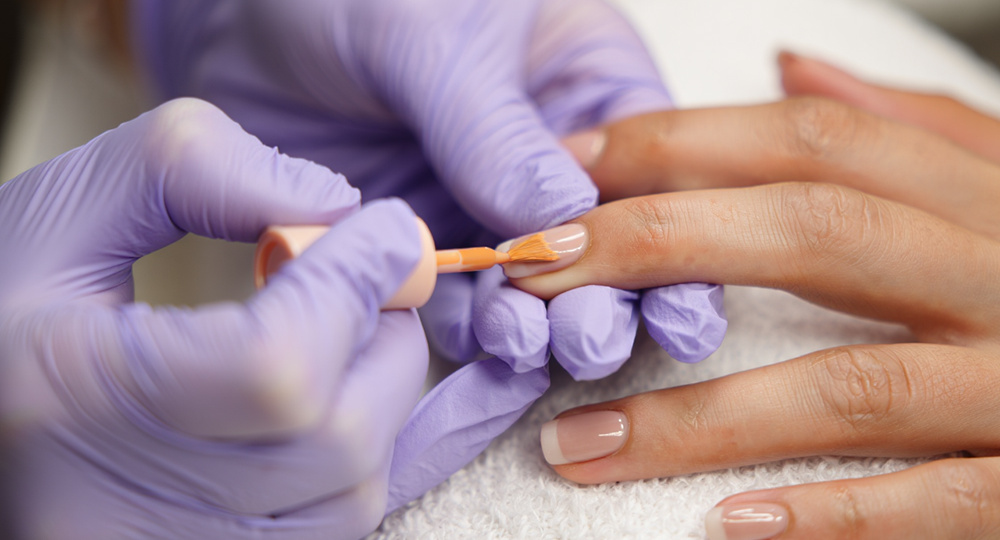 Жительница Крутинского района открыла салон красоты по социальному контракту