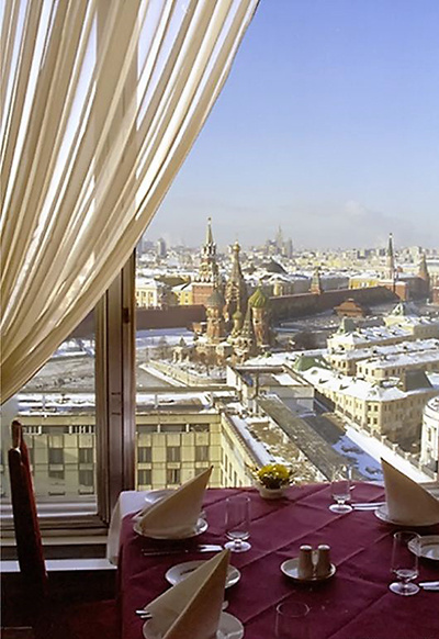 Вид Кремля из ресторана на 21-ом этаже гостиницы "Россия"