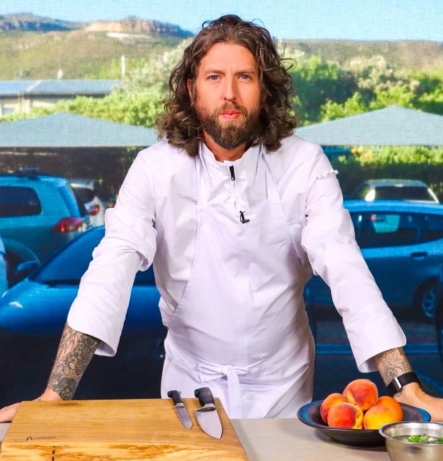 Шеф-повар Джеймсон Стокс является автором многочисленных кулинарных книг, а также консультантом и продюсером кулинарных телешоу.