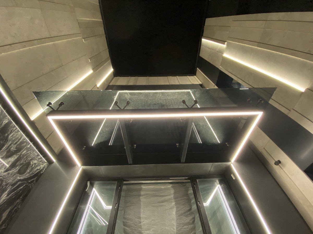 Стеклянный козырёк 