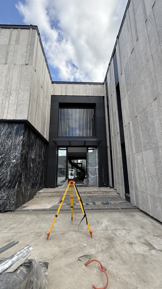 Замер козырька лазерным тахеометром