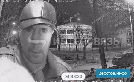 Подозреваемый, который хотел заклеить глазок камеры домофона