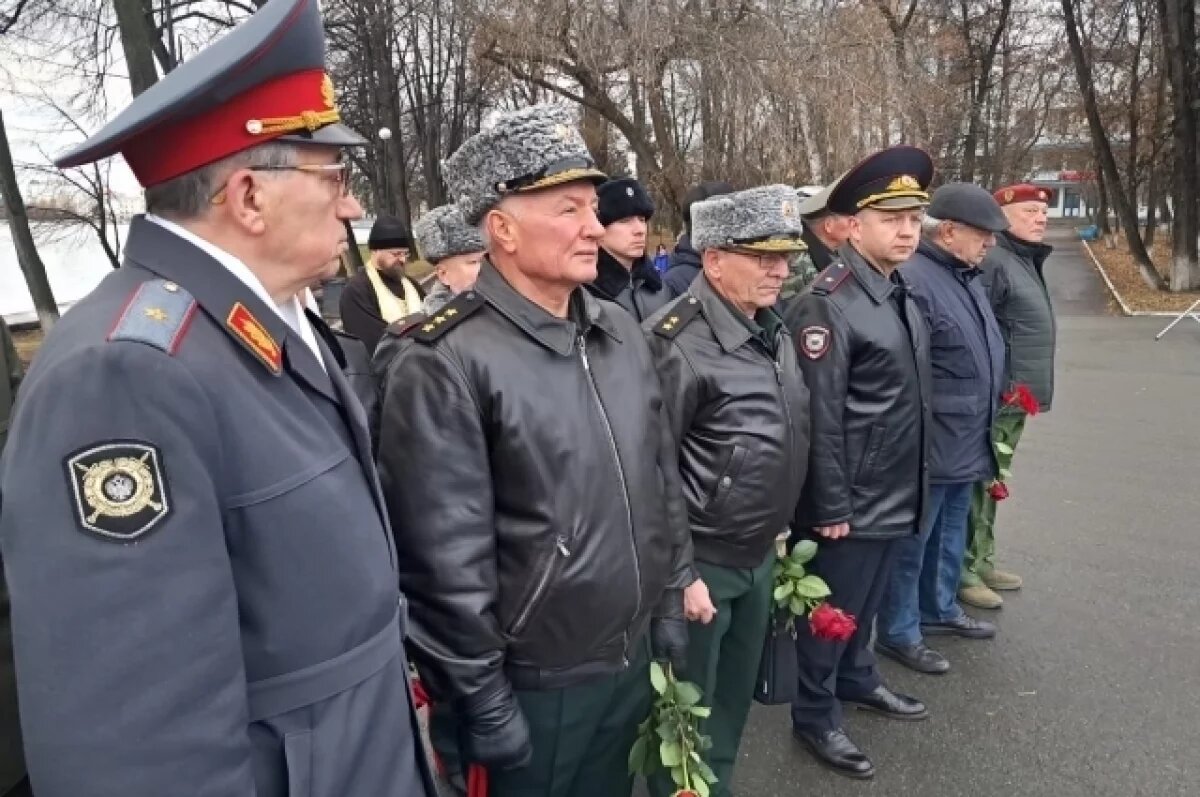    В Свердловской области прошел митинг в честь погибших сотрудников МВД