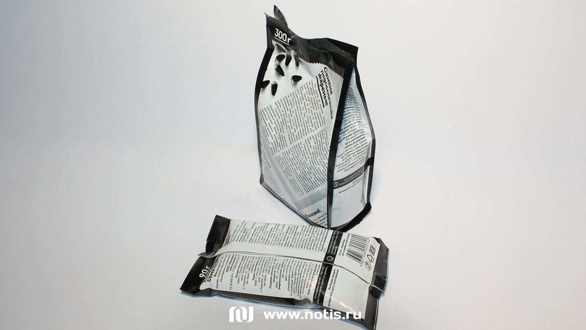 Пакет с проваркой рёбер и обычный пакет «подушка» автоматически сформирован из рулона плёнки