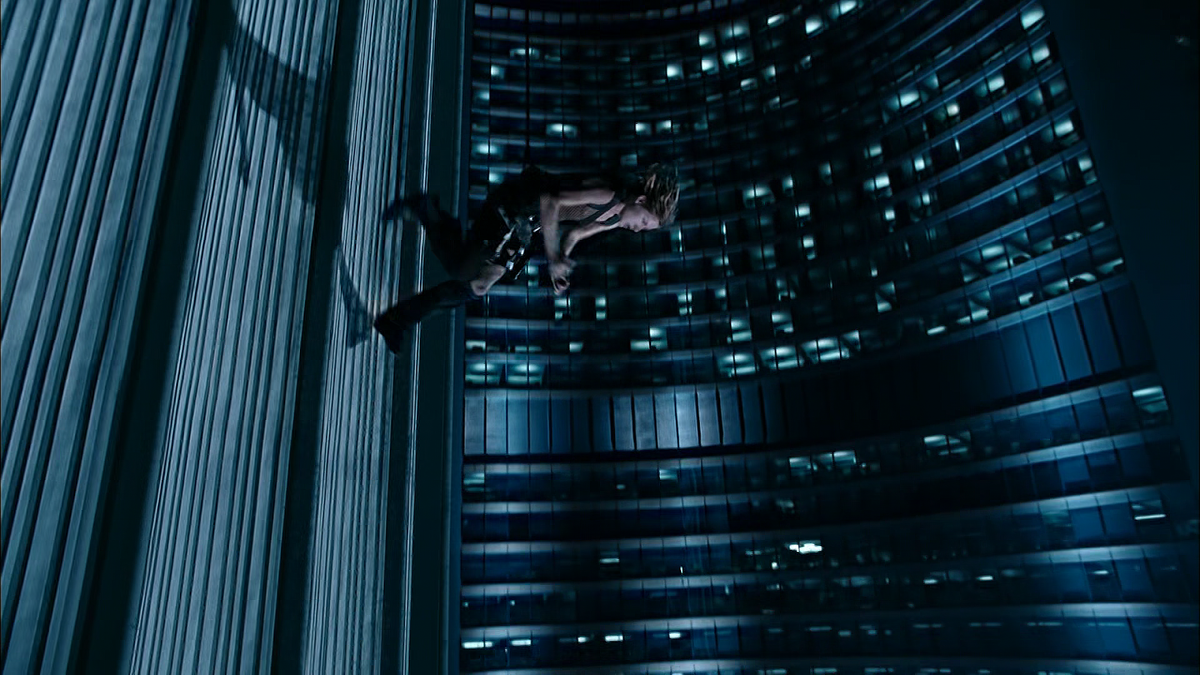 Кадр из фильма Обитель зла 2: Апокалипсис (2004)