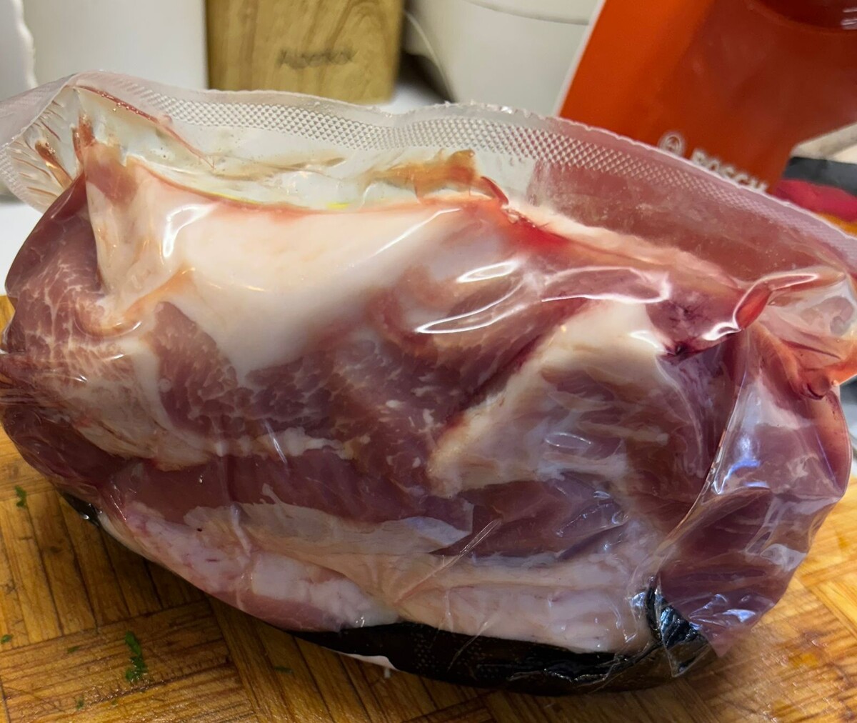 Подойдет свинина с жирком, можно взять домашнюю или покупную.