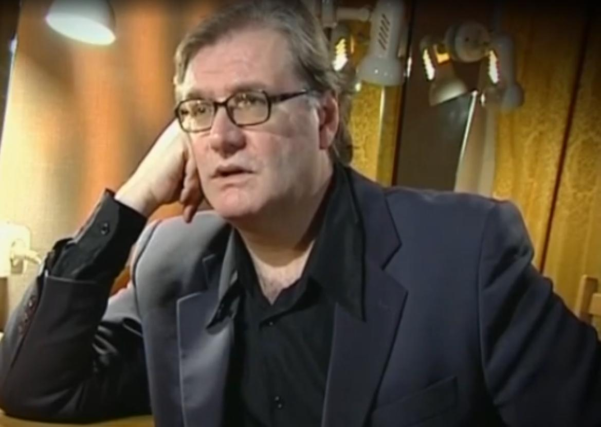 Актер, известный по сериалу «Домашний арест», до последнего дня готовился выйти на сцену, борясь с коварной болезнью.