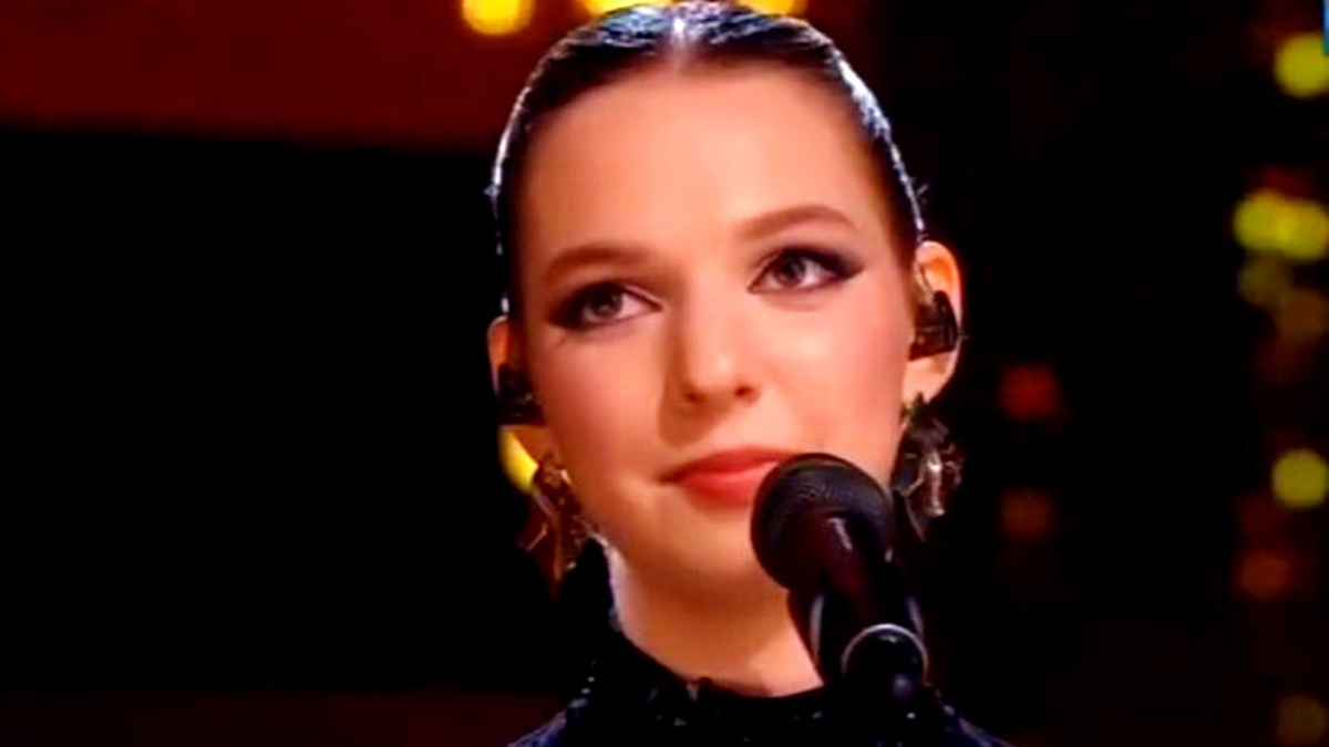 Марфа Николаева представила две композиции Николаева - «Расскажите, птицы» и «Прости и отпусти»