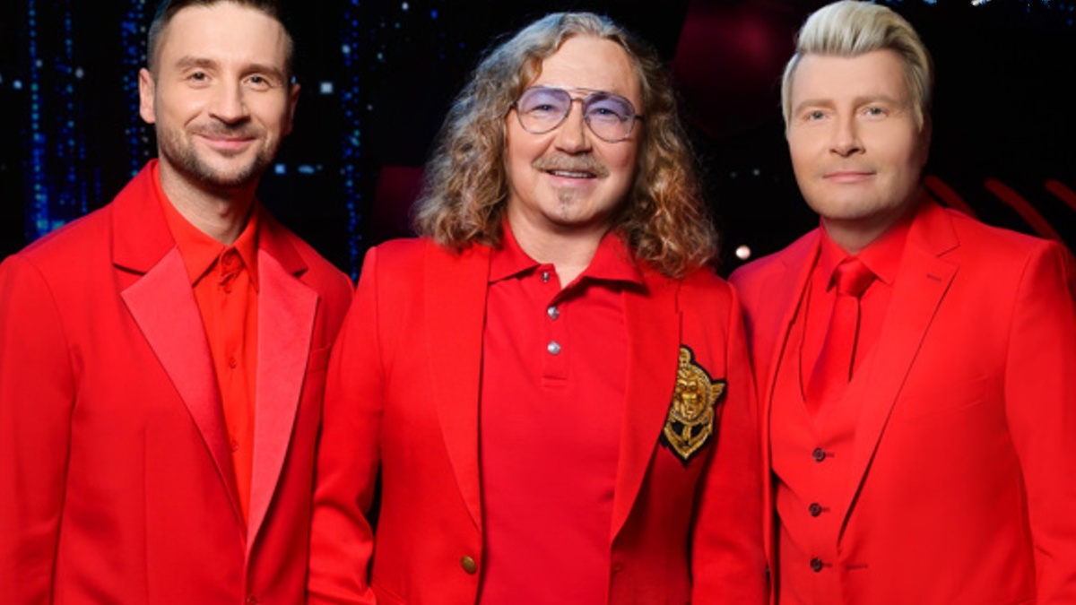 Кстати, все участники Стены, включая ведущих, были одеты в красное