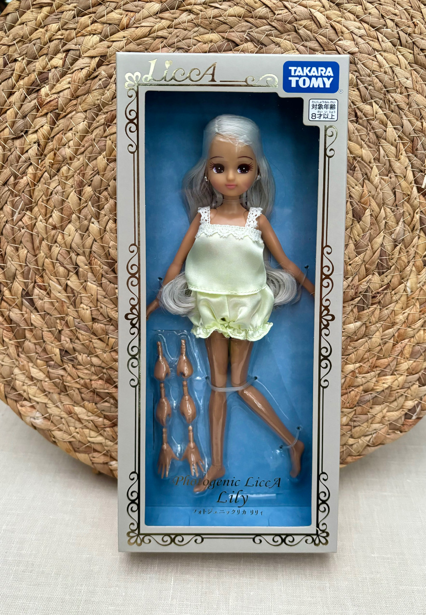 Ликка Фотогеник Лилия, Такара Томи - традиционно это очень красивая и изящная коробка, приятно взять в руки! 🎉