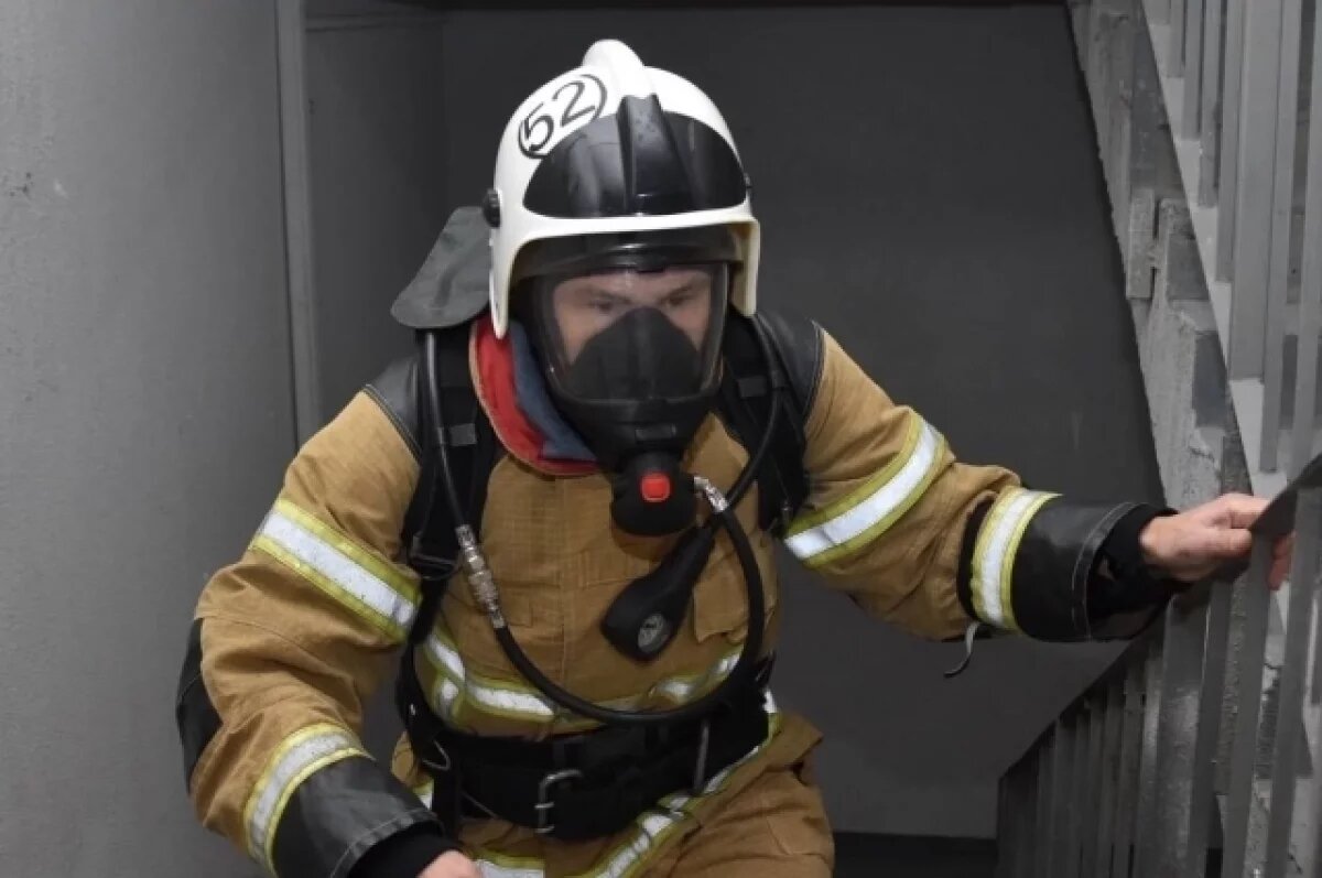    Пермские пожарные на скорость пробежали 38 этажей в экипировке