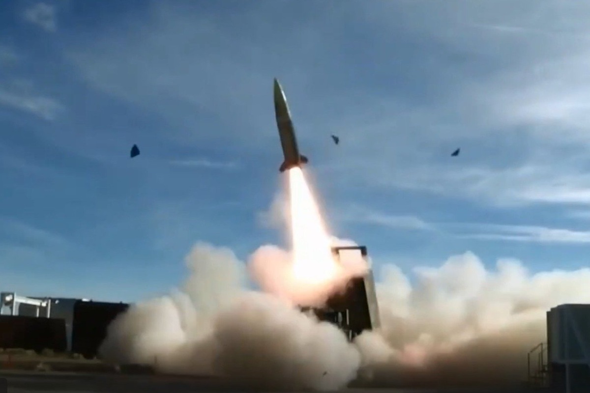   скриншот из видео «ATACMS РАКЕТА к РСЗО Himars и М270: что может дальнобойное оружие США? Цена, типы ракетg» с канала «ТехноВот»