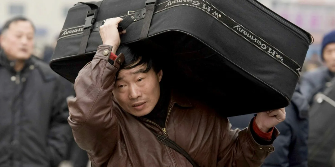 Что увозят из России баулами наши соседи (а мы и не догадываемся)