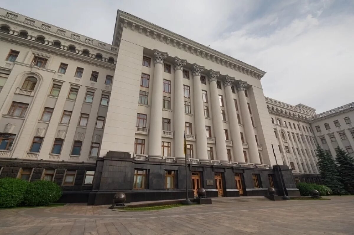    Боуз: коррумпированная украинская элита бросит Киев